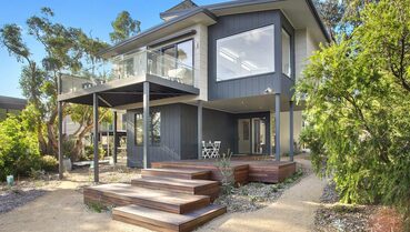 Aireys Inlet Home by PIVOT HOMES